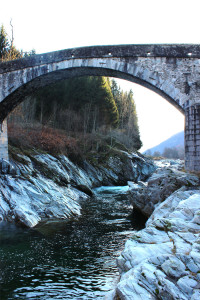 Fiume Sesia con ponte dei Dinelli