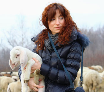 Myky con un agnello